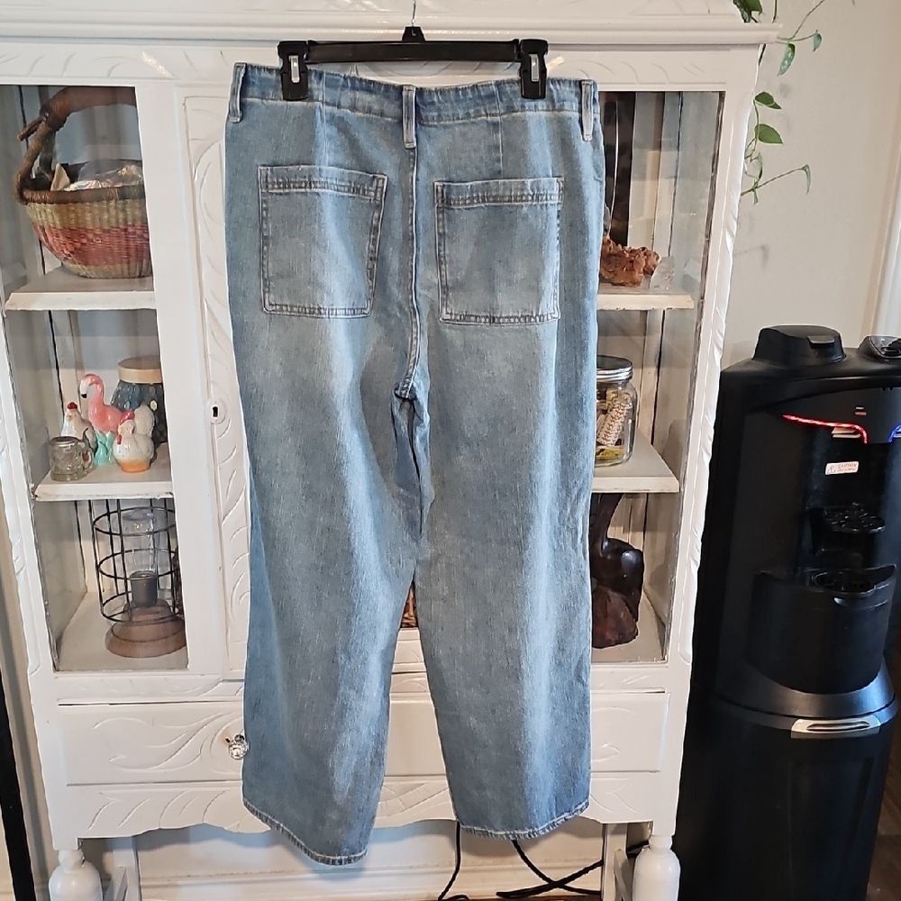 Universal Thread Light Blue Men's Relaxed Jeans - Picture 2 of 6